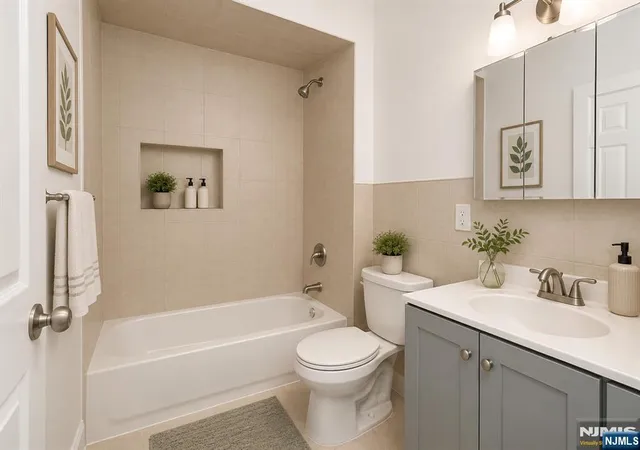 Listing Photo 5 - Condo for sale in building located at 544 S 11th St, Newark, NJ 07103