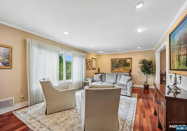 4th image of 17 Stonewall Dr, Livingston, NJ 07039 | MLS# 26018276