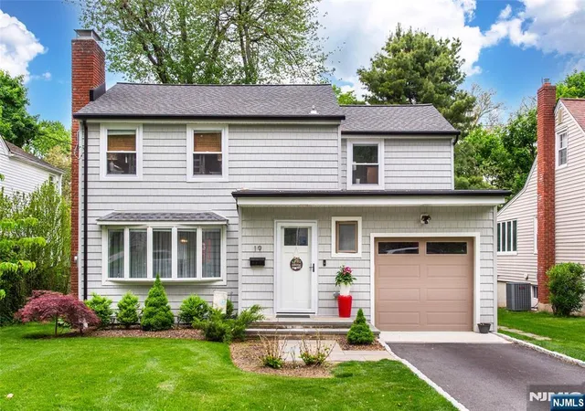 Photo 1 of Sale Pending at 19 Plymouth Pl, Roseland, NJ 07068 | MLS# 26018313 | Listing updated on 2026-06-01