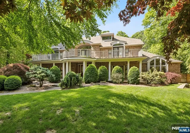 Photo 1 of Sale Pending at 830 Shore Dr, Kinnelon, NJ 07405 | MLS# 26018369 | Listing updated on 2026-09-23