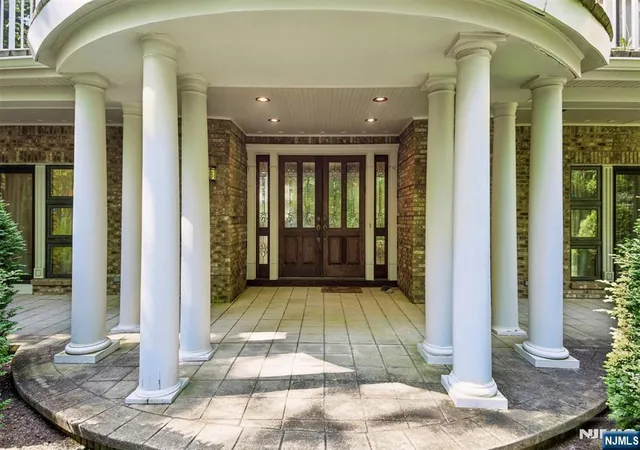 Photo 3 of Sale Pending at 830 Shore Dr, Kinnelon, NJ 07405 | MLS# 26018369 | Listing updated on 2026-09-23