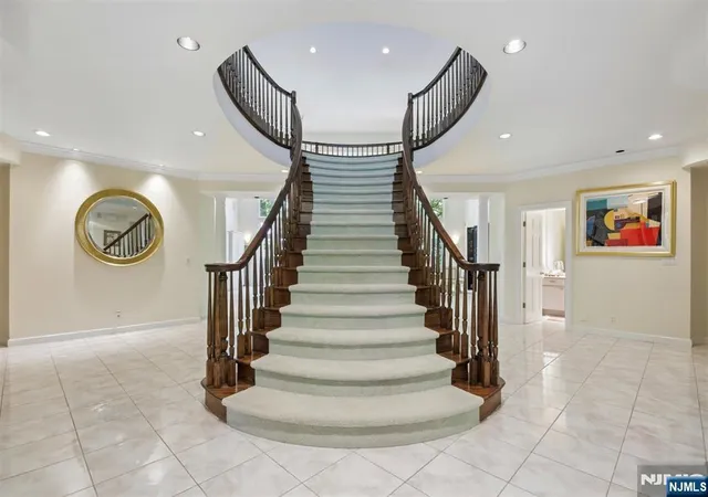 Photo 4 of Sale Pending at 830 Shore Dr, Kinnelon, NJ 07405 | MLS# 26018369 | Listing updated on 2026-09-23
