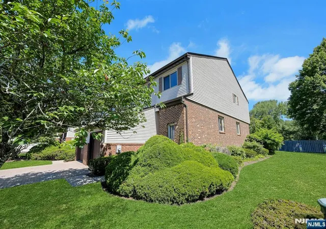 Homes for sale in Twp Of Washington, NJ | 22 Hampton Ct #422, Twp Of Washington, NJ 07676 | MLS# 26018371