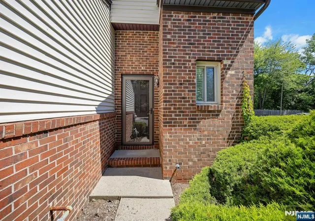3rd image of 22 Hampton Ct #422, Twp Of Washington, NJ 07676 | MLS# 26018371