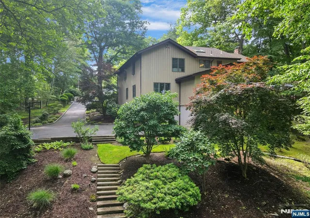 Homes for sale in Wyckoff, NJ | 364 Canterbury Ln, Wyckoff, NJ 07481 | MLS# 26018394