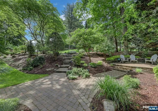 Homes for sale in Wyckoff, NJ | 364 Canterbury Ln, Wyckoff, NJ 07481 | MLS# 26018394