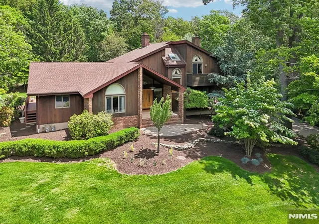 Homes for sale in Franklin Lakes, NJ | 741 Natures Wy, Franklin Lakes, NJ 07417 | MLS# 26018494