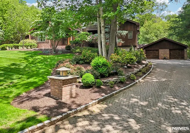 Homes for sale in Franklin Lakes, NJ | 741 Natures Wy, Franklin Lakes, NJ 07417 | MLS# 26018494
