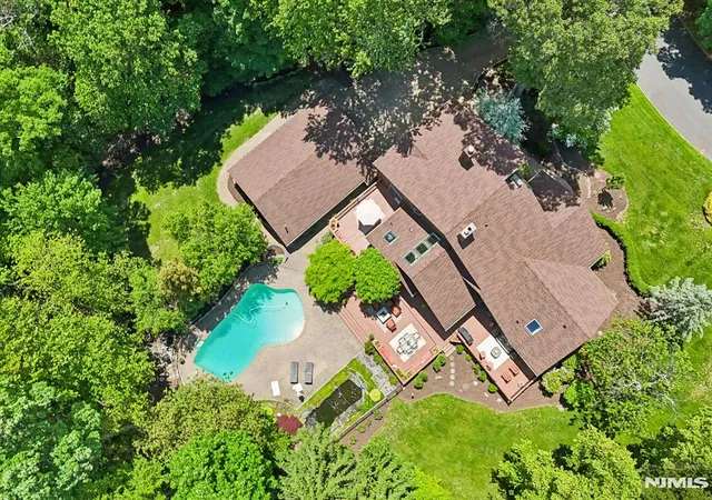 Homes for sale in Franklin Lakes, NJ | 741 Natures Wy, Franklin Lakes, NJ 07417 | MLS# 26018494