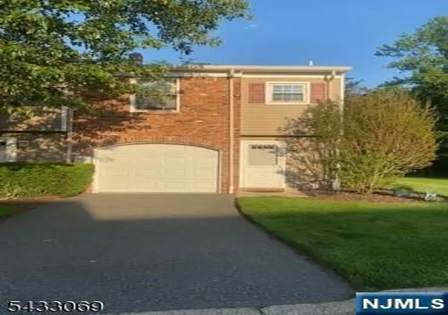 Homes for sale in Wanaque, NJ | 33 Dena Dr #33, Wanaque, NJ 07465 | MLS# 26018525