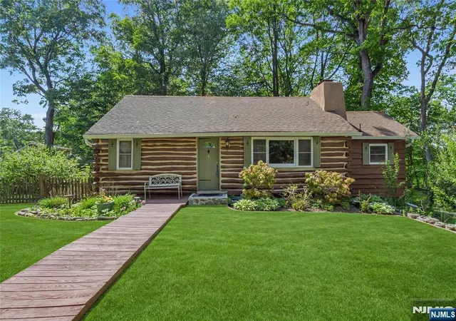 3rd image of 6 Partridge Trl, Kinnelon, NJ 07405 | MLS# 26018570