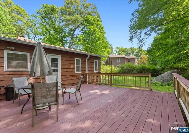 4th image of 6 Partridge Trl, Kinnelon, NJ 07405 | MLS# 26018570