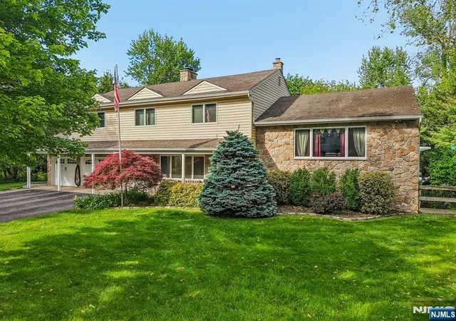 Photo 2 of Sale Pending at 123 Midwood Rd, Paramus, NJ 07652 | MLS# 26018631 | Listing updated on 2026-06-12
