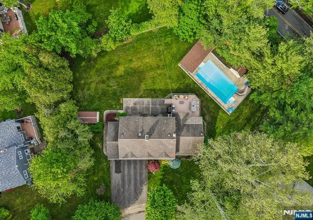 Photo 3 of Sale Pending at 123 Midwood Rd, Paramus, NJ 07652 | MLS# 26018631 | Listing updated on 2026-06-12