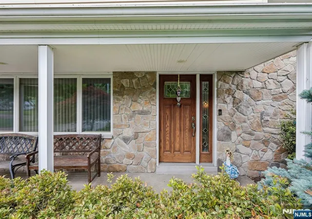Photo 3 of Sale Pending at 123 Midwood Rd, Paramus, NJ 07652 | MLS# 26018631 | Listing updated on 2026-06-12