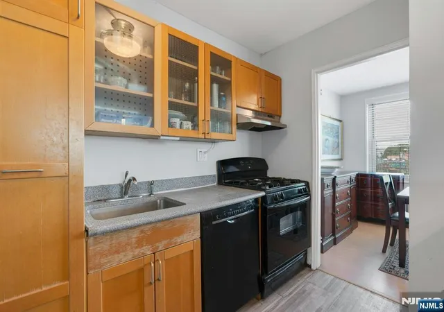 3rd image of 2100 Linwood Ave, Fort Lee, NJ 07024