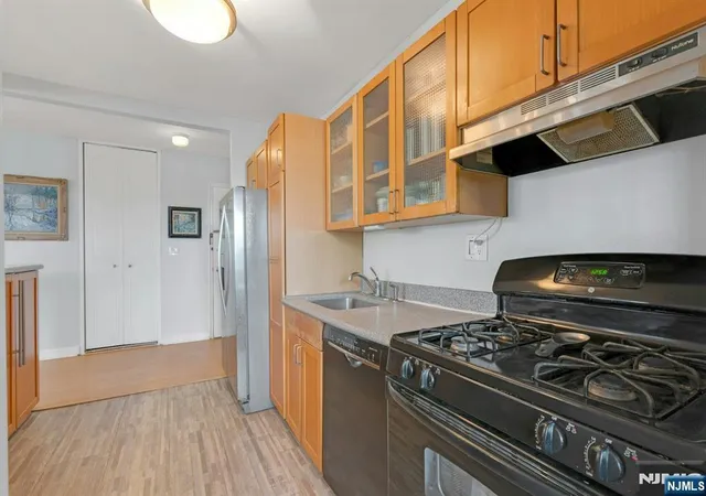 5th image of 2100 Linwood Ave, Fort Lee, NJ 07024