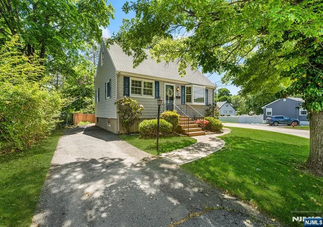 30th image of 5 Oakwood Ter, Bloomingdale, NJ 07403 | MLS# 26018839