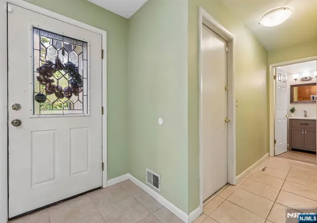 3rd image of 40 Woodland Dr, Woodland Park, NJ 07424 | MLS# 26018844