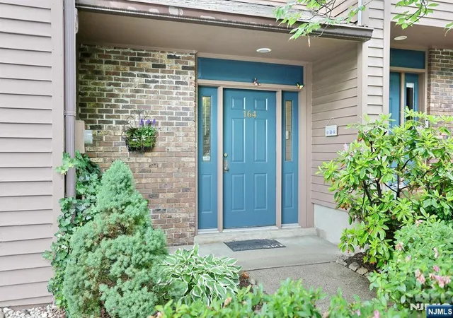 3rd image of 164 Winchester Ct, Twp Of Washington, NJ 07676 | MLS# 26018892