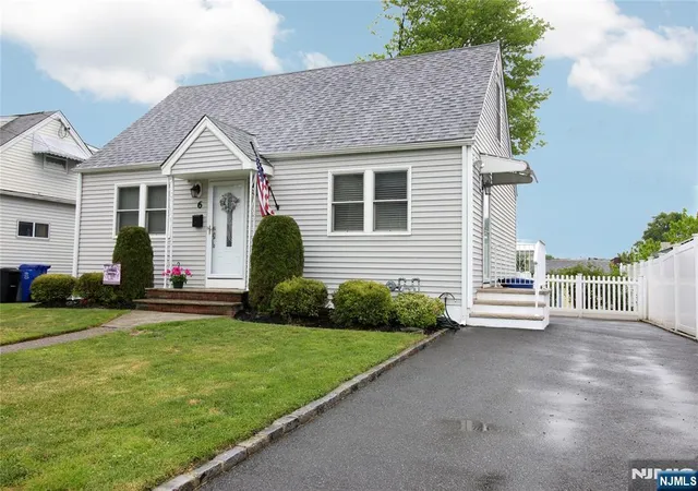 Homes for sale in Totowa, NJ | 6 Knollwood Rd, Totowa, NJ 07512 | MLS# 26018925