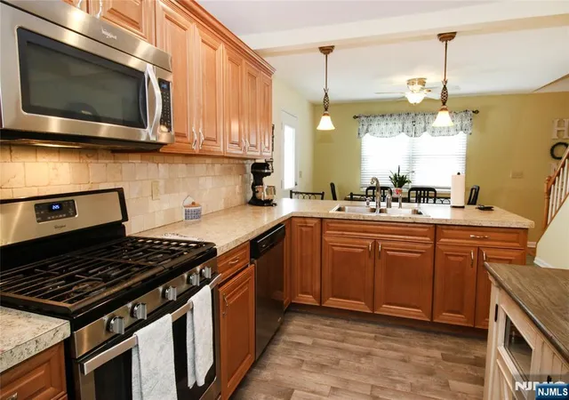Homes for sale in Totowa, NJ | 6 Knollwood Rd, Totowa, NJ 07512 | MLS# 26018925