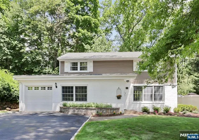 Homes for sale in Waldwick, NJ | 153 Bergen Ave, Waldwick, NJ 07463 | MLS# 26018981