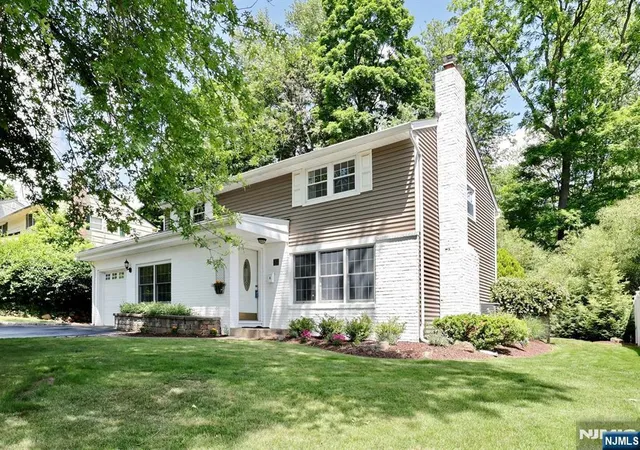 Homes for sale in Waldwick, NJ | 153 Bergen Ave, Waldwick, NJ 07463 | MLS# 26018981