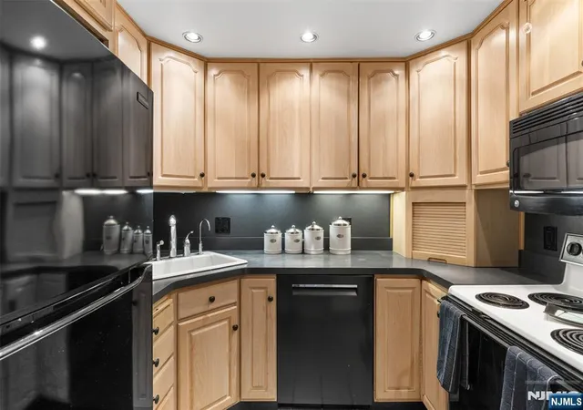 Photo 4 of Sale Pending at 7855 Boulevard East #19G, North Bergen, NJ 07047 | MLS# 26018990 | Listing updated on 2026-09-02