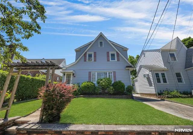 Homes for sale in Bergenfield, NJ | 28 Sylvan Ave, Bergenfield, NJ 07621 | MLS# 26018998