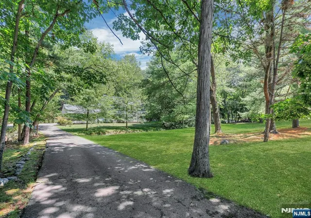 Homes for sale in Franklin Lakes, NJ | 621 Winding Hollow Dr, Franklin Lakes, NJ 07417 | MLS# 26019001