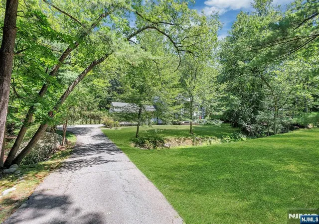Homes for sale in Franklin Lakes, NJ | 621 Winding Hollow Dr, Franklin Lakes, NJ 07417 | MLS# 26019001