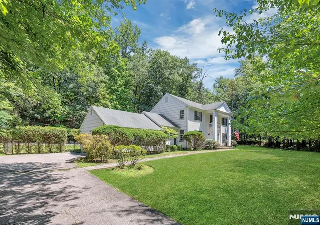 Homes for sale in Franklin Lakes, NJ | 621 Winding Hollow Dr, Franklin Lakes, NJ 07417 | MLS# 26019001