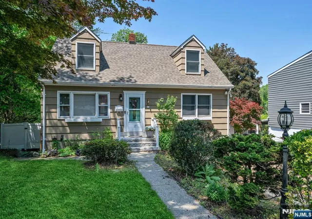 Homes for sale in Ringwood, NJ | 17 Canterbury Rd, Ringwood, NJ 07456 | MLS# 26019009