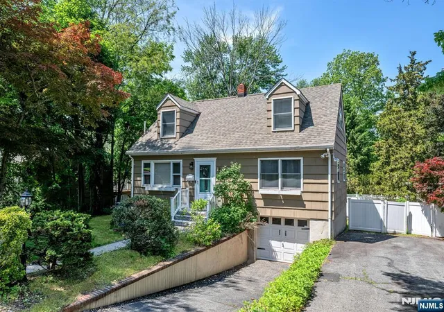 Homes for sale in Ringwood, NJ | 17 Canterbury Rd, Ringwood, NJ 07456 | MLS# 26019009