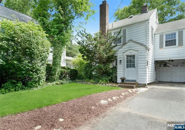 Homes for sale in Fair Lawn, NJ | 12 Bancroft Pl, Fair Lawn, NJ 07410 | MLS# 26019020