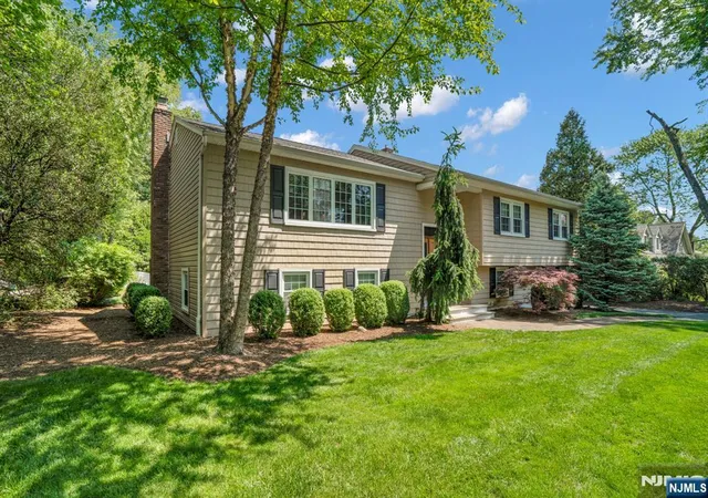 2nd image of 114 Wyckoff Ave, Wyckoff, NJ 07481 | MLS# 26019038