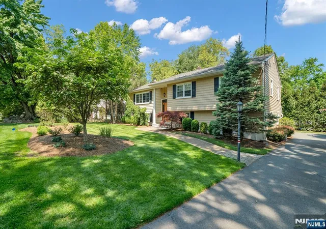 4th image of 114 Wyckoff Ave, Wyckoff, NJ 07481 | MLS# 26019038