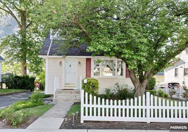 Homes for sale in Bergenfield, NJ | 49 S Franklin Ave, Bergenfield, NJ 07621 | MLS# 26019053
