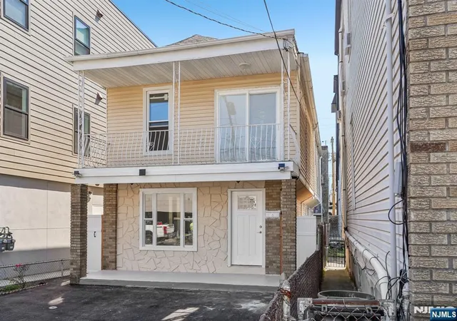 Photo 3 of Single family home for sale at 209 71st St, Guttenberg, NJ 07093 | MLS# 26019061 | Listing updated on 2026-07-19