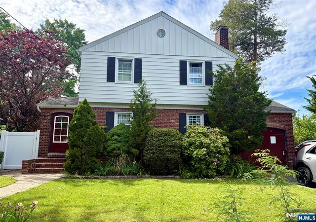 Homes for sale in Rochelle Park, NJ | 33 Harvey Ave, Rochelle Park, NJ 07662 | MLS# 26019063