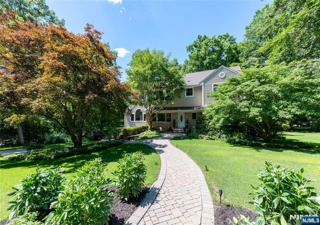 Homes for sale in Mahwah, NJ | 66 Glasgow Ter, Mahwah, NJ 07430 | MLS# 26019076