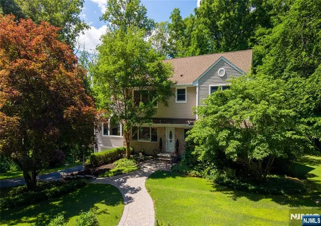 Homes for sale in Mahwah, NJ | 66 Glasgow Ter, Mahwah, NJ 07430 | MLS# 26019076