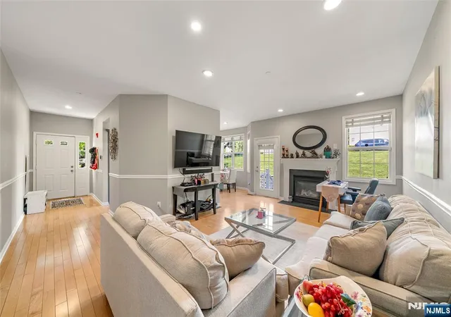 Photo 4 of Sale Pending at 537 Coventry Dr #5038, Nutley, NJ 07110 | MLS# 26019165 | Listing updated on 2026-07-29