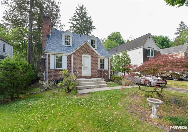 Homes for sale in Leonia, NJ | 125 Eastview Ave, Leonia, NJ 07605 | MLS# 26019226