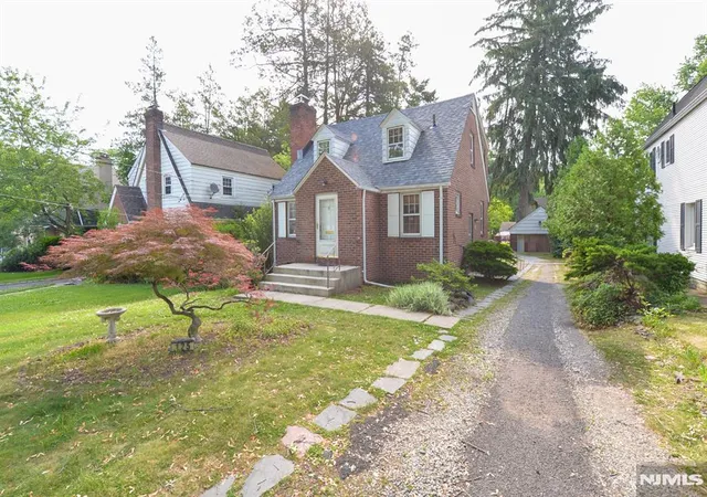 Homes for sale in Leonia, NJ | 125 Eastview Ave, Leonia, NJ 07605 | MLS# 26019226