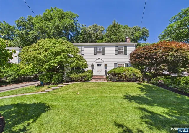 Homes for sale in Ridgewood, NJ | 318 Beechwood Rd, Ridgewood, NJ 07450 | MLS# 26019262