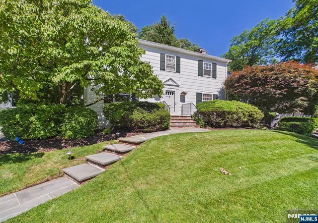 Homes for sale in Ridgewood, NJ | 318 Beechwood Rd, Ridgewood, NJ 07450 | MLS# 26019262