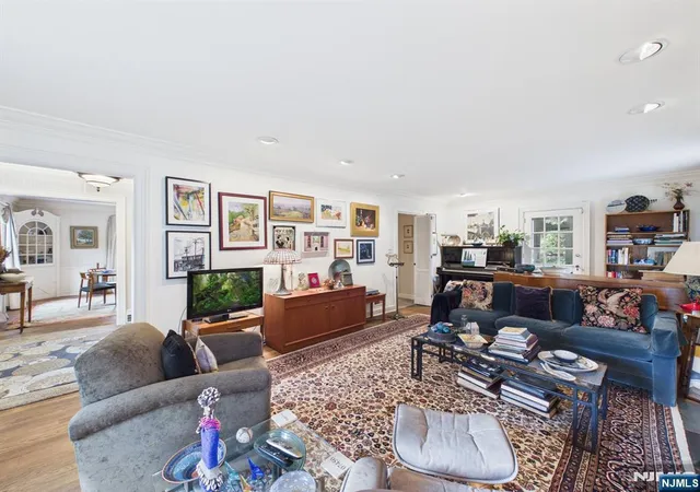 Homes for sale in Ridgewood, NJ | 318 Beechwood Rd, Ridgewood, NJ 07450 | MLS# 26019262