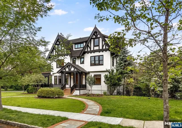 3rd image of 2 Russell Ter, Montclair, NJ 07042 | MLS# 26019310